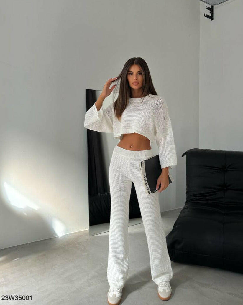 Oversized Knit Blouse and Pants Set in White - Noxlook.