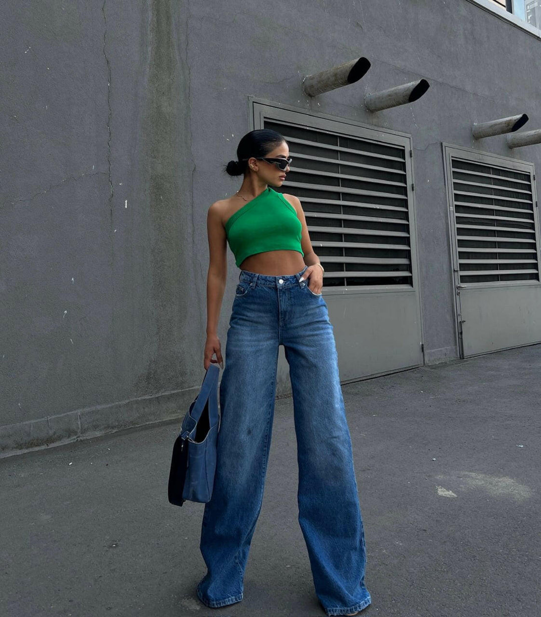 Elevate Your Casual Style: Wash Smoke Jeans with Asymmetrical Belt and Trendy Slits