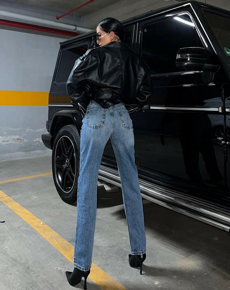 High-Slit Skinny Jeans with Belted Detail – Elevate Your Denim Look