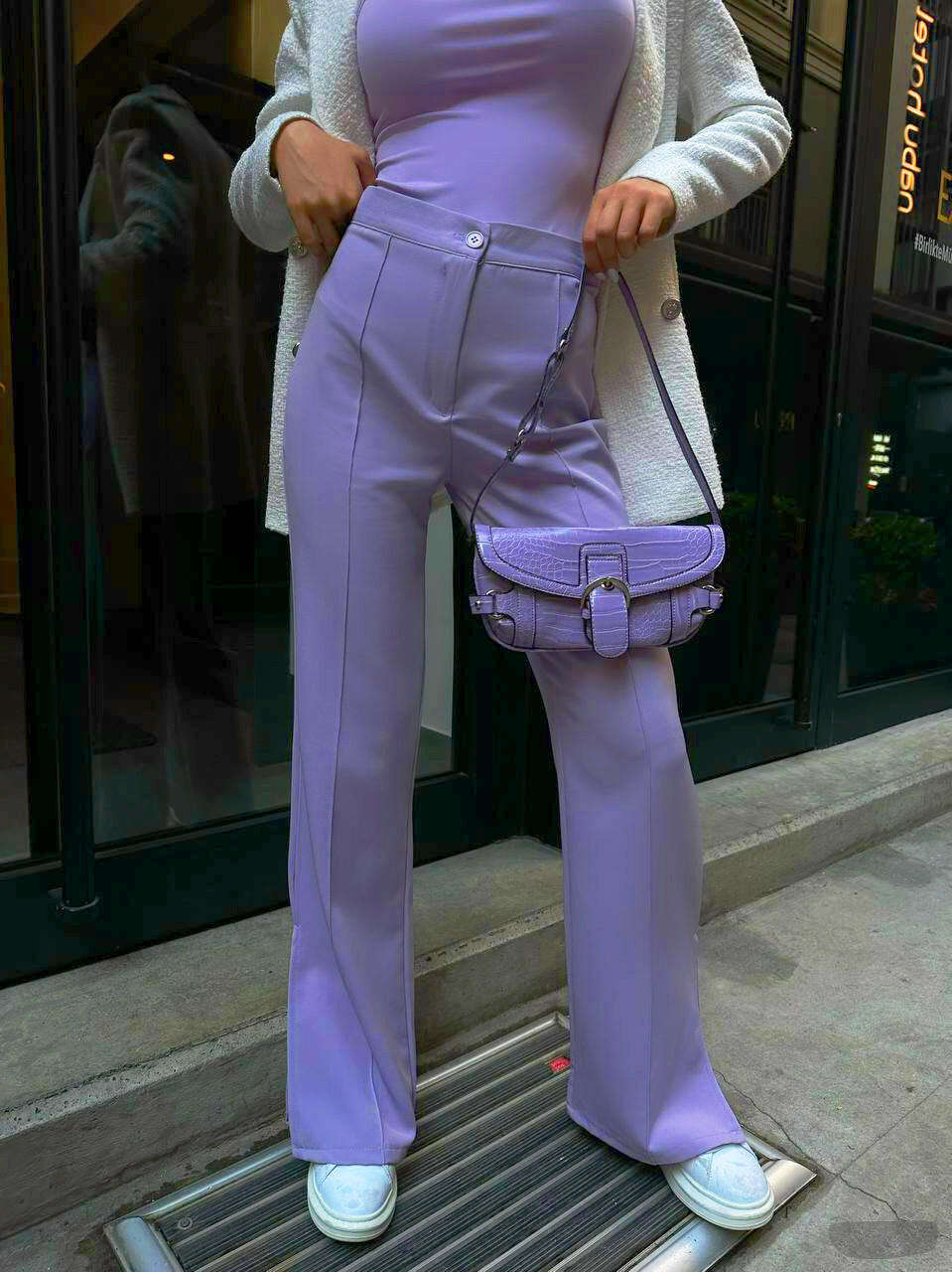 Flare-Leg Slit Pants in Lilac - Noxlook.