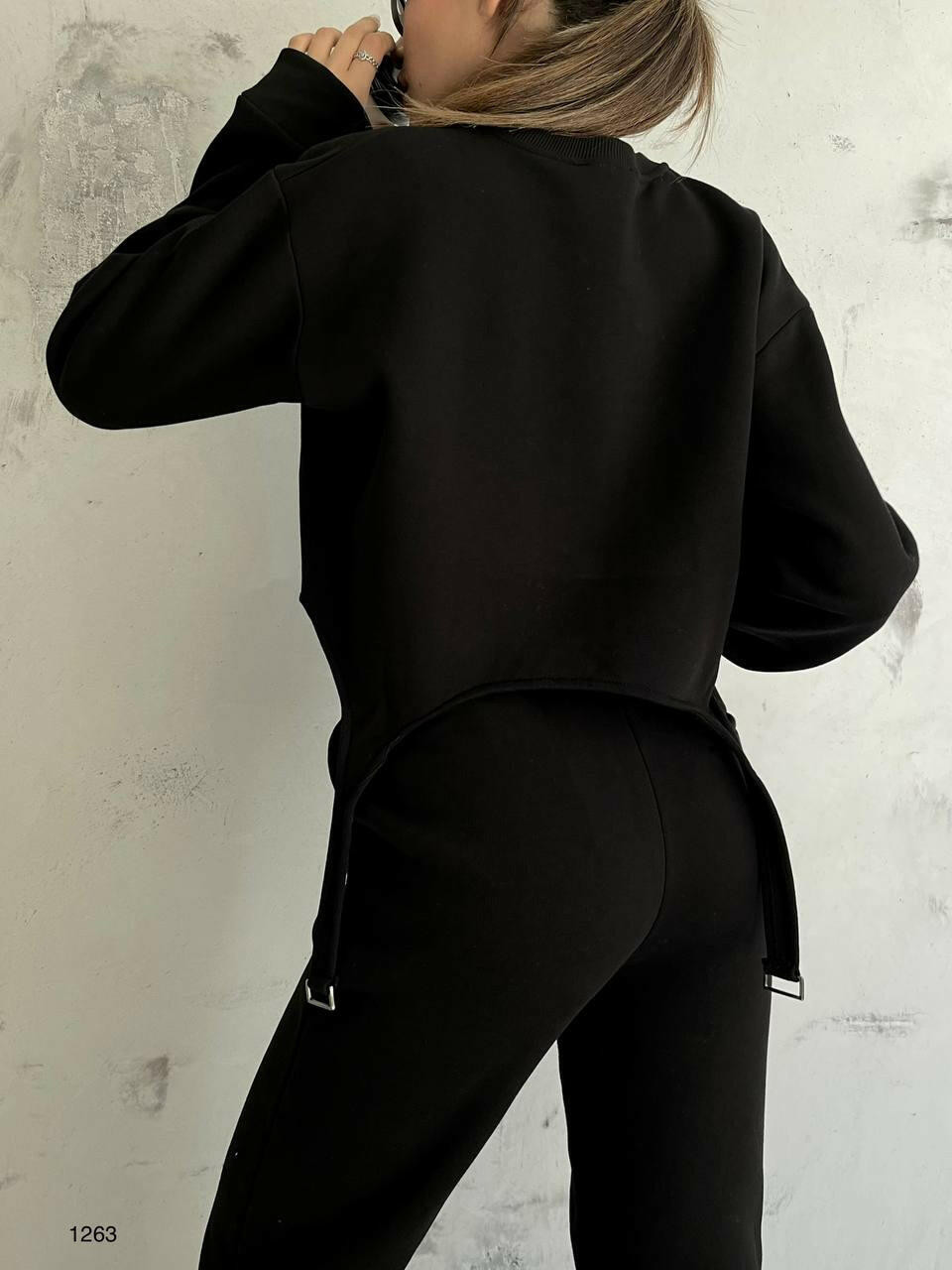 Oval Cut Matching Sweat Suits in Black - Noxlook.