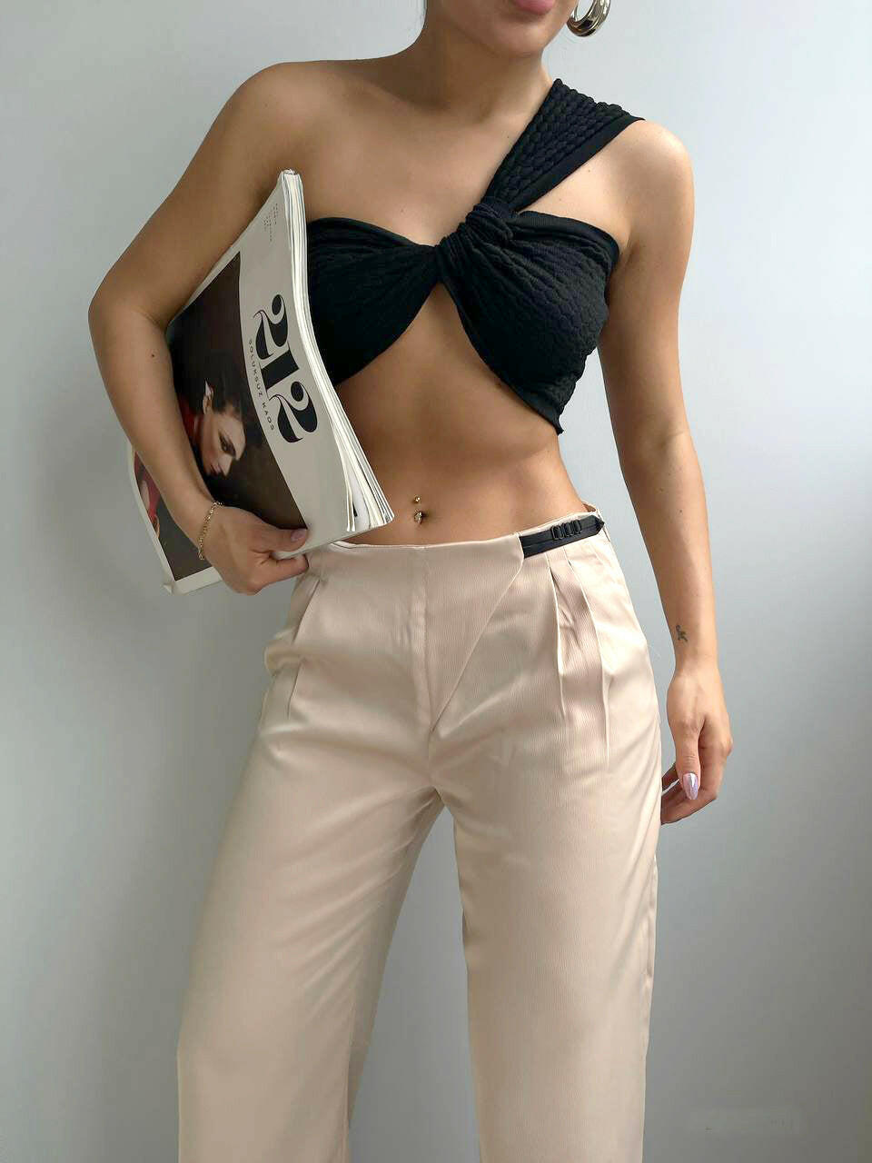 Pleated Belted Trousers in Beige - Noxlook.